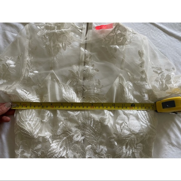 Crop top skirt set. - Picture 2 of 7